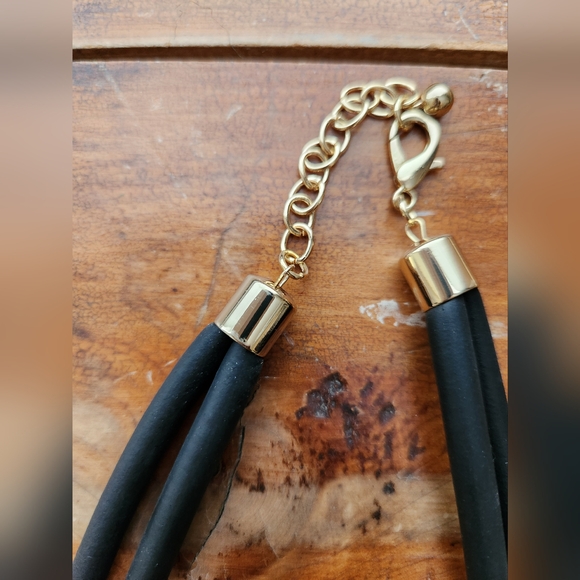 Reversible Black and White Statement Necklace - Picture 13 of 16